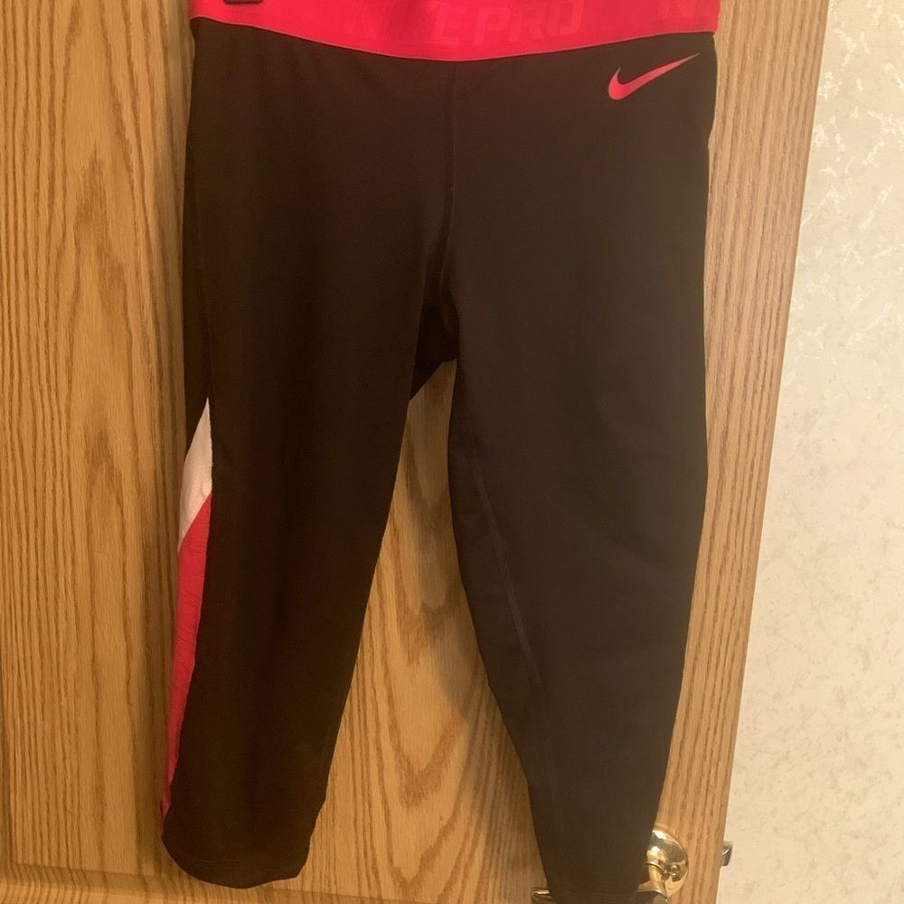 Women’s Nike leggings. Size medium.